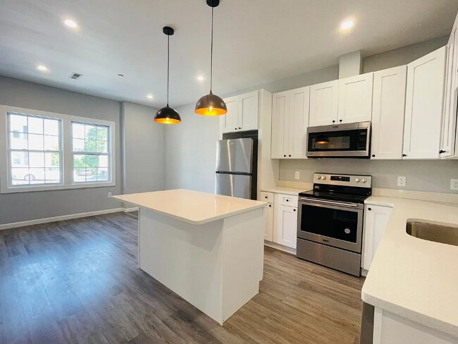 487 Lincoln St-Unit -2 in Marlborough, MA - Foto de edificio - Building Photo