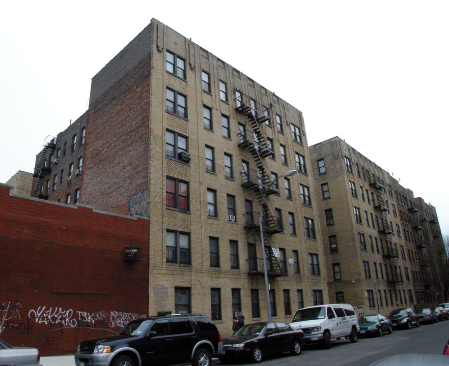 1576 Taylor Ave in Bronx, NY - Foto de edificio