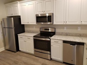 2305 Brookville Dr in Greenville, NC - Building Photo - Building Photo