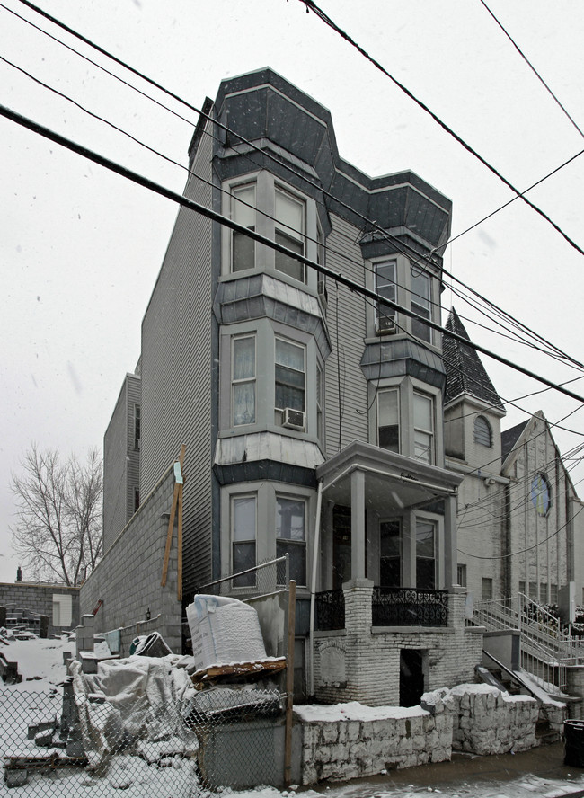 18 Graham St in Jersey City, NJ - Building Photo - Building Photo