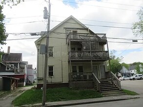5 Falmouth St in Rumford, ME - Foto de edificio - Building Photo