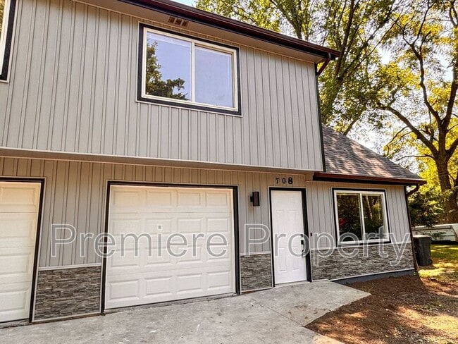 708 N Pine St in Olathe, KS - Building Photo - Building Photo