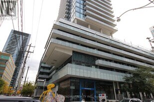 161 Roehampton Ave in Toronto, ON - Building Photo