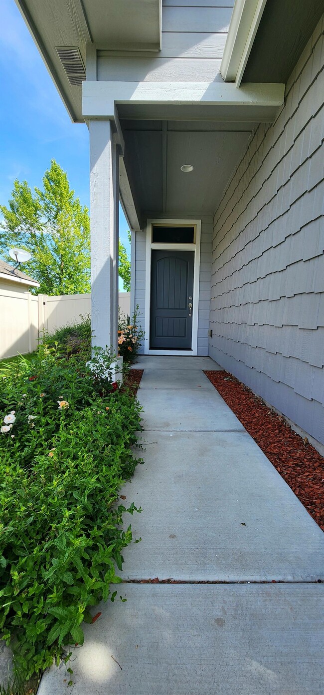 5140 W Brunmier Dr in Eagle, ID - Building Photo - Building Photo