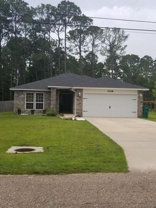 9108 Timber Ln in Navarre, FL - Building Photo