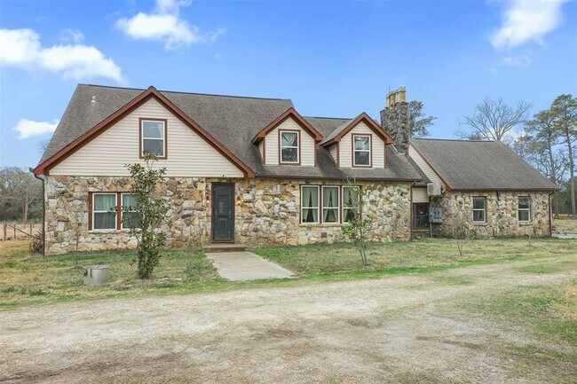 9009 Lazy Ln in Hitchcock, TX - Building Photo - Building Photo