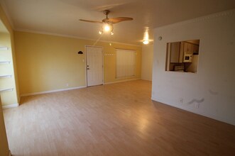 7904 Royal Ln in Dallas, TX - Building Photo - Building Photo