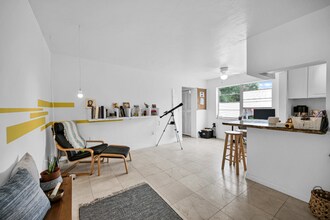 759 Meridian Ave in Miami Beach, FL - Building Photo - Building Photo
