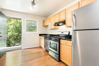 Arbors of East Atlanta in Atlanta, GA - Building Photo - Building Photo