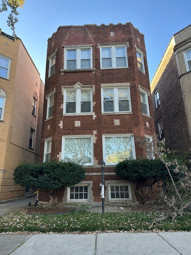 property at 8518 S Bennett Ave