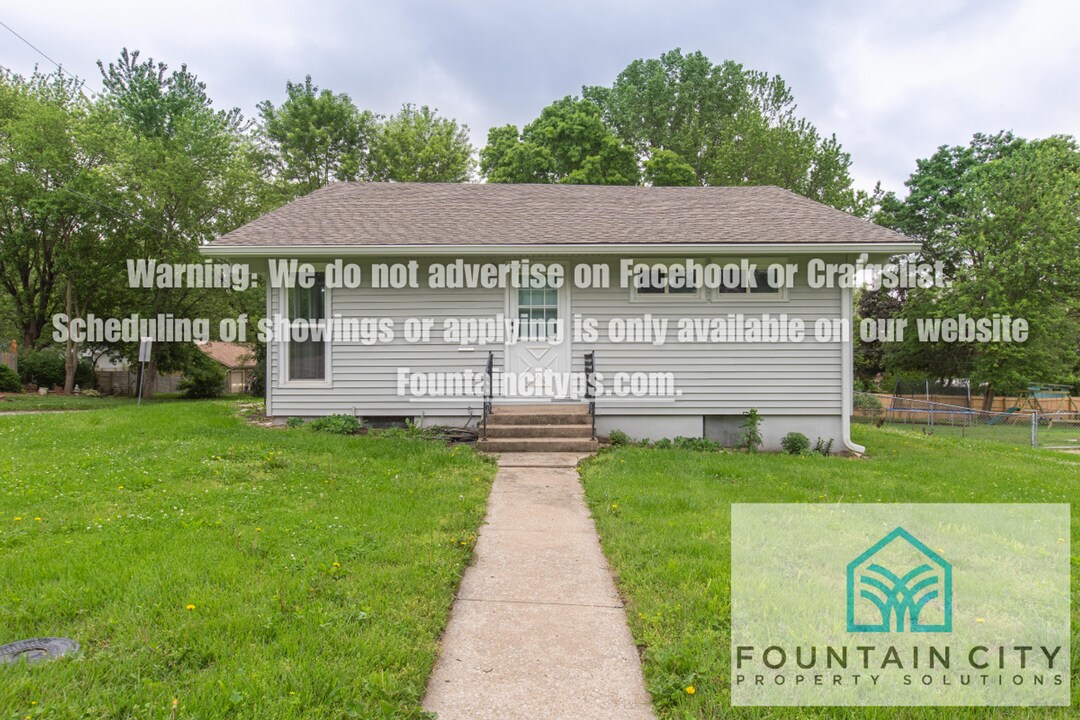 803 Reed St in Liberty, MO - Building Photo