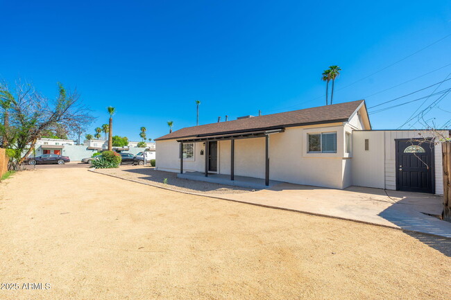 913 W Highland Ave in Phoenix, AZ - Building Photo - Building Photo