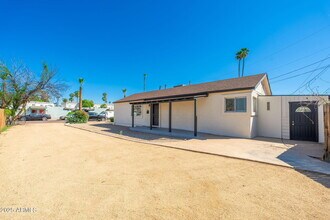 913 W Highland Ave in Phoenix, AZ - Building Photo - Building Photo