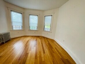 169 Hillside Ave, Unit Apt 2 in Glen Ridge, NJ - Foto de edificio - Building Photo