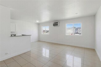 180 W New York Ave in Las Vegas, NV - Building Photo - Building Photo