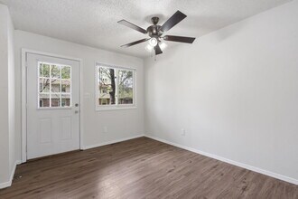 1707 E Walnut Lawn St in Springfield, MO - Building Photo - Building Photo