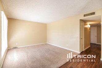 8948 W Heatherbrae Dr in Phoenix, AZ - Building Photo - Building Photo