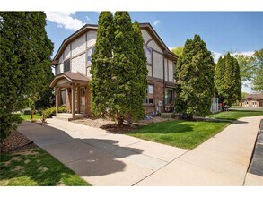 1411 10th Ave E in Shakopee, MN - Building Photo - Building Photo