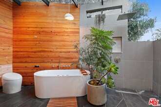 7326 Pacific View Dr in Los Angeles, CA - Building Photo - Building Photo