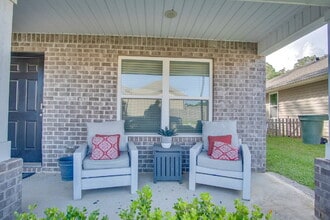 10589 Queens Gate Cir in Pensacola, FL - Foto de edificio - Building Photo