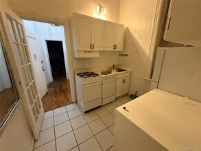 857 9th Ave in New York, NY - Building Photo - Building Photo