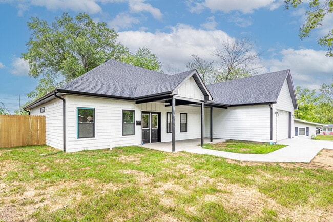 property at 1020 Crestland Ave