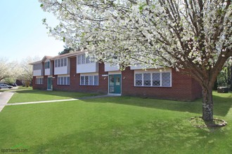 Normandy Manor Apartments in Laurel, MS - Foto de edificio - Building Photo