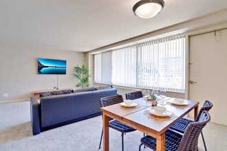 2111 Richmond Hwy in Arlington, VA - Building Photo - Building Photo