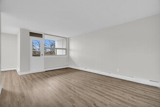 Fairview Towers in Kitchener, ON - Building Photo - Building Photo