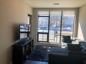 690 King St W in Kitchener, ON - Building Photo - Building Photo