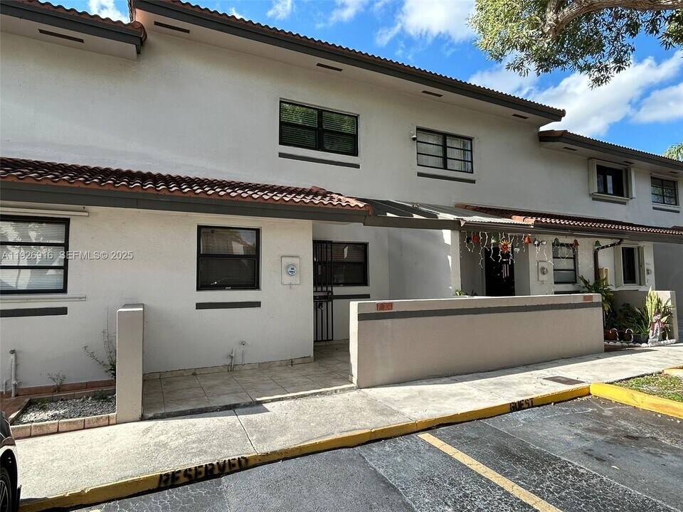 13444 SW 62nd St in Miami, FL - Building Photo