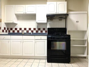 12 Evergreen Sq, Unit 1 in Somerville, MA - Building Photo - Building Photo