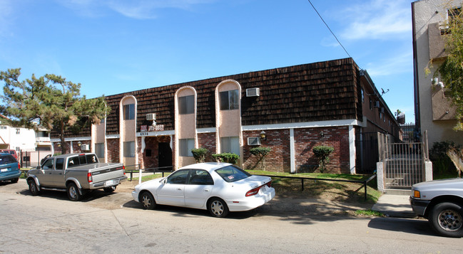 Vesper Apartments in Van Nuys, CA - Foto de edificio - Building Photo