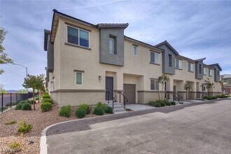 12110 Midnight Pine Rd in Las Vegas, NV - Building Photo - Building Photo