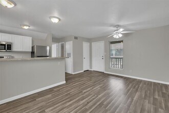 1910 Willowbend St in Conroe, TX - Building Photo - Building Photo