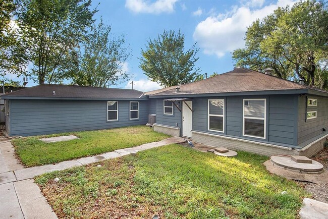 2116 Cromwell St in Houston, TX - Building Photo - Building Photo