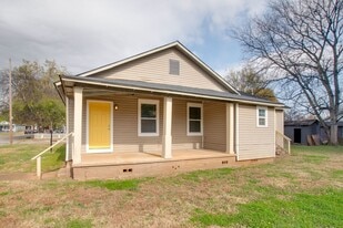 3701-3703 Fairview St SW in Huntsville, AL - Building Photo