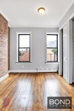 250 Mott St in New York, NY - Foto de edificio - Building Photo