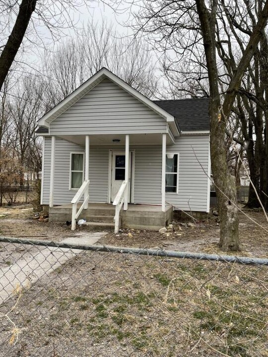 910 S Jackson Ave in Joplin, MO - Building Photo