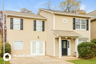 421 Peachtree Rd in Charlotte, NC - Foto de edificio - Building Photo