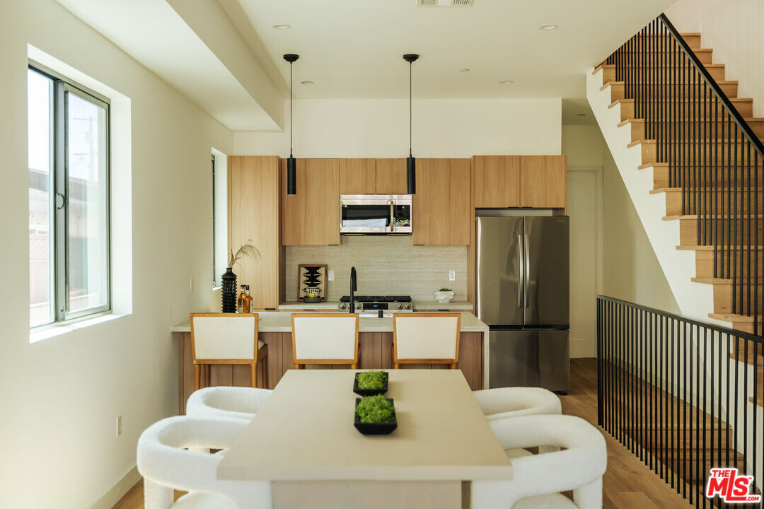 1345 S Ogden Dr in Los Angeles, CA - Building Photo