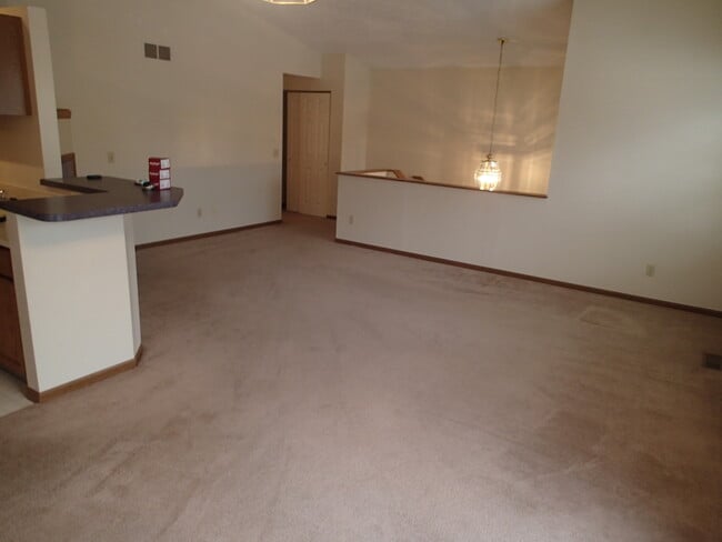 3682 Harris Ave NW in Canton, OH - Foto de edificio - Building Photo