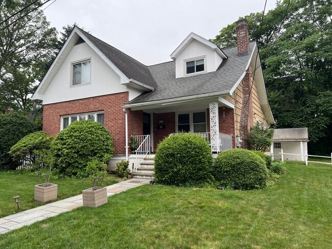 property at 40 Clunie Ave