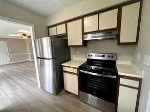 544 Auburndale Ln in Fayetteville, NC - Building Photo - Building Photo