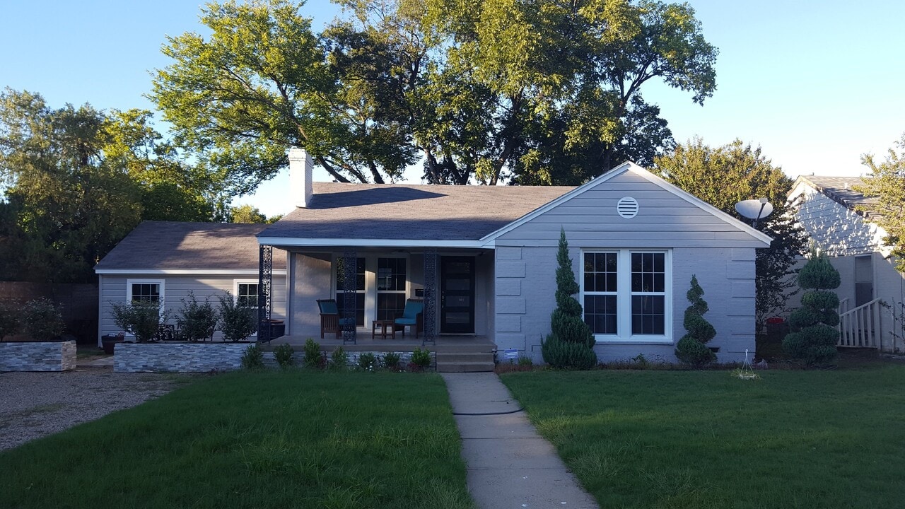 5027 Wenonah Dr in Dallas, TX - Building Photo