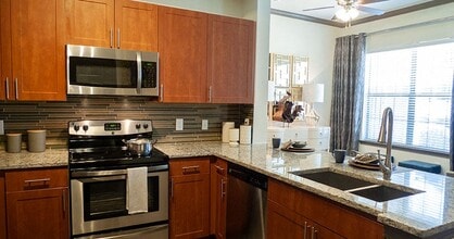 Retreat at Stonebridge Ranch Apartments in McKinney, TX - Foto de edificio - Building Photo