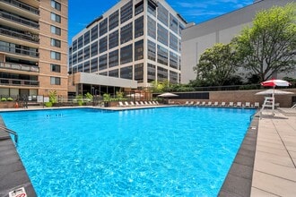Crystal Square in Arlington, VA - Foto de edificio - Building Photo