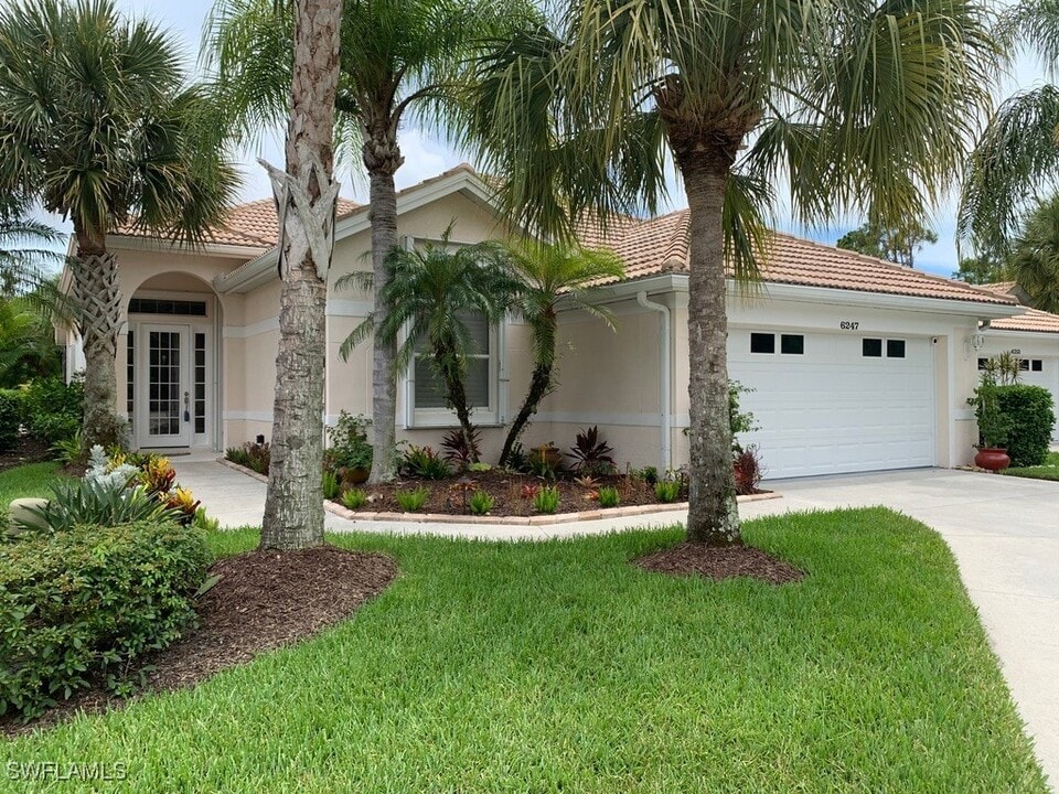 6247 Ashwood Ln in Naples, FL - Building Photo