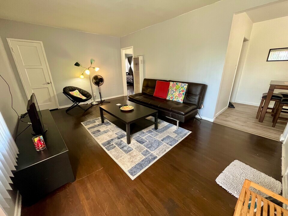 937 Maple St in Inglewood, CA - Building Photo