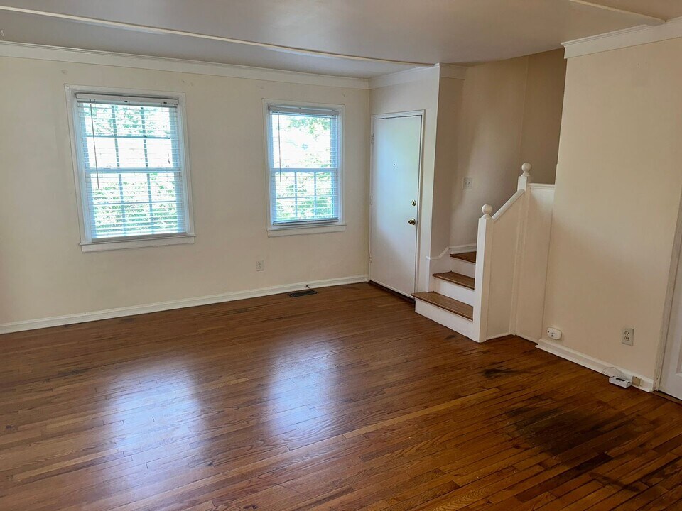 565 Wakefield Dr in Charlotte, NC - Building Photo